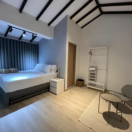 Stylish 5-Br Apartment In Medellin'S Trendiest Spot, Walk Everywhere!